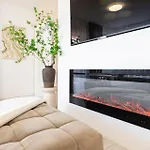 Alure Residences 13 & 24h Self Check-in, Fireplace,private Parking In Front Of The Building Included, New Building, Area With Meadows And Forests Apartmán