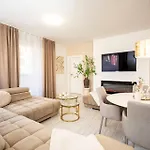 Apartmán Alure Residences 13 & 24h Self Check-in, Fireplace,private Parking In Front Of The Building Included, New Building, Area With Meadows And Forests Banská Bystrica