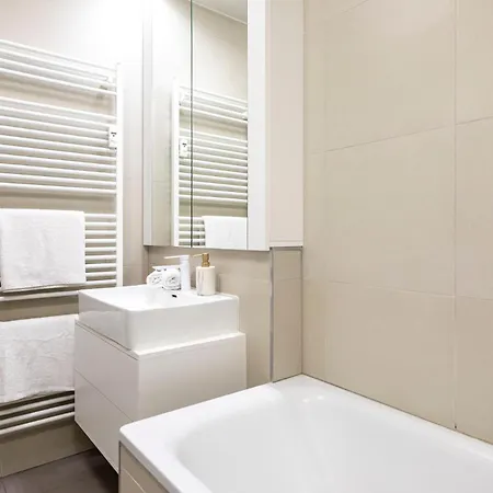 Alure Residences 13 & 24h Self Check-in, Fireplace,private Parking In Front Of The Building Included, New Building, Area With Meadows And Forests