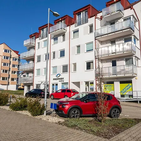 Alure Residences 13 & 24h Self Check-in, Fireplace,private Parking In Front Of The Building Included, New Building, Area With Meadows And Forests Apartman Besztercebánya