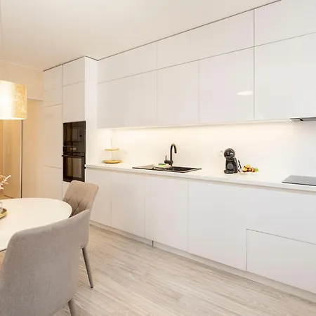 Apartman Alure Residences 13 & 24h Self Check-in, Fireplace,private Parking In Front Of The Building Included, New Building, Area With Meadows And Forests