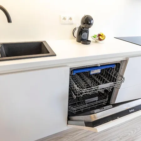 Alure Residences 13 & 24h Self Check-in, Fireplace,private Parking In Front Of The Building Included, New Building, Area With Meadows And Forests Apartman Besztercebánya