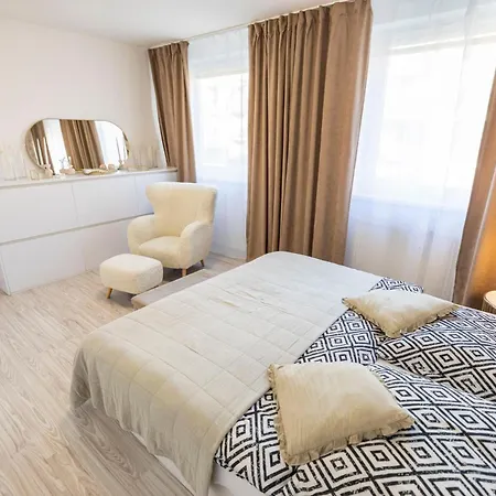 Alure Residences 13 & 24h Self Check-in, Fireplace,private Parking In Front Of The Building Included, New Building, Area With Meadows And Forests * Besztercebánya