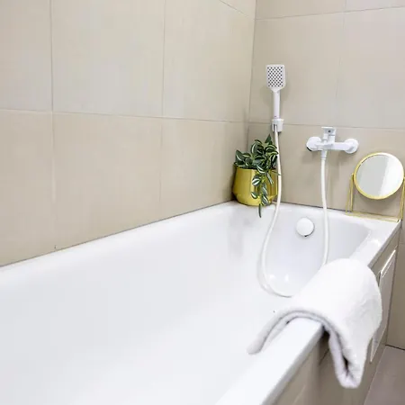 Alure Residences 13 & 24h Self Check-in, Fireplace,private Parking In Front Of The Building Included, New Building, Area With Meadows And Forests