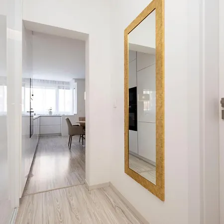 Alure Residences 13 & 24h Self Check-in, Fireplace,private Parking In Front Of The Building Included, New Building, Area With Meadows And Forests