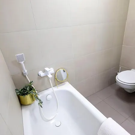 Alure Residences 13 & 24h Self Check-in, Fireplace,private Parking In Front Of The Building Included, New Building, Area With Meadows And Forests Besztercebánya