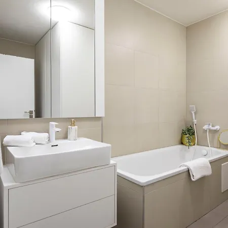 Alure Residences 13 & 24h Self Check-in, Fireplace,private Parking In Front Of The Building Included, New Building, Area With Meadows And Forests * Besztercebánya