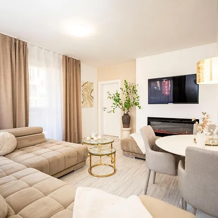 Apartman Alure Residences 13 & 24h Self Check-in, Fireplace,private Parking In Front Of The Building Included, New Building, Area With Meadows And Forests Besztercebánya