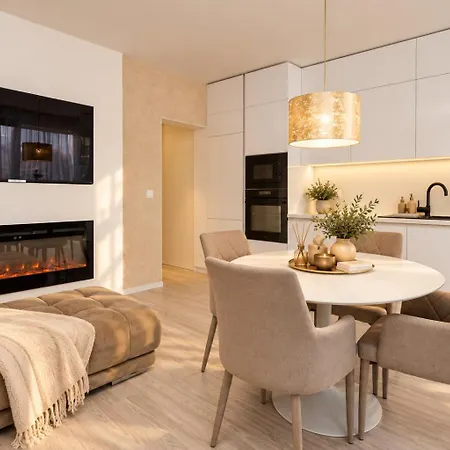 Alure Residences 13 & 24h Self Check-in, Fireplace,private Parking In Front Of The Building Included, New Building, Area With Meadows And Forests