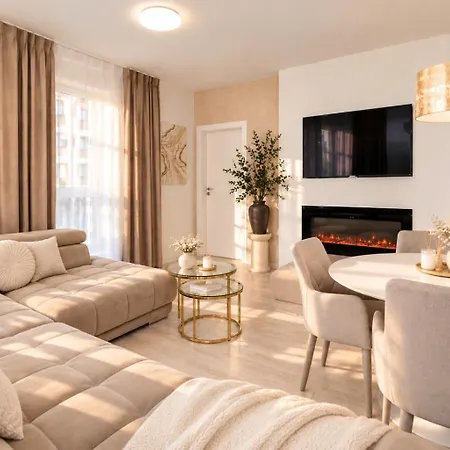 Alure Residences 13 & 24h Self Check-in, Fireplace,private Parking In Front Of The Building Included, New Building, Area With Meadows And Forests Apartmán