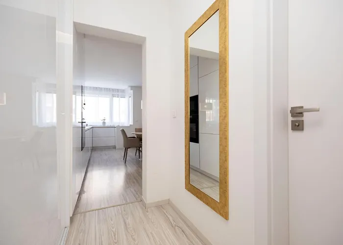 Alure Residences 13 & 24h Self Check-in, Fireplace,private Parking In Front Of The Building Included, New Building, Area With Meadows And Forests